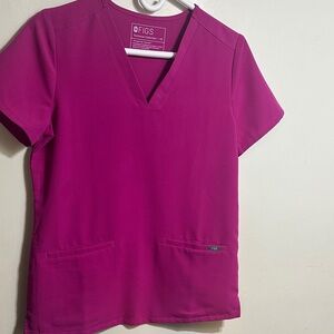 Figs Women's Short-Sleeve V-Neck Top in Magenta